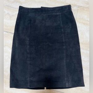 CLUB PELLE CANADA Elegant Black Suede Skirt (US 12)